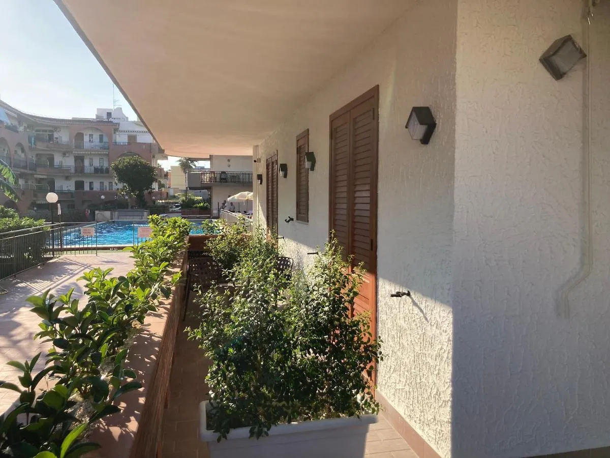 Il Paguro Apartment Giardini Naxos Con Piscina Condominiale
